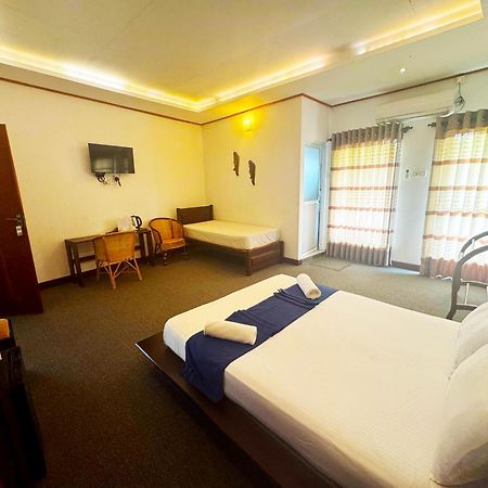 Nico Lagoon Hotel Negombo Exterior photo