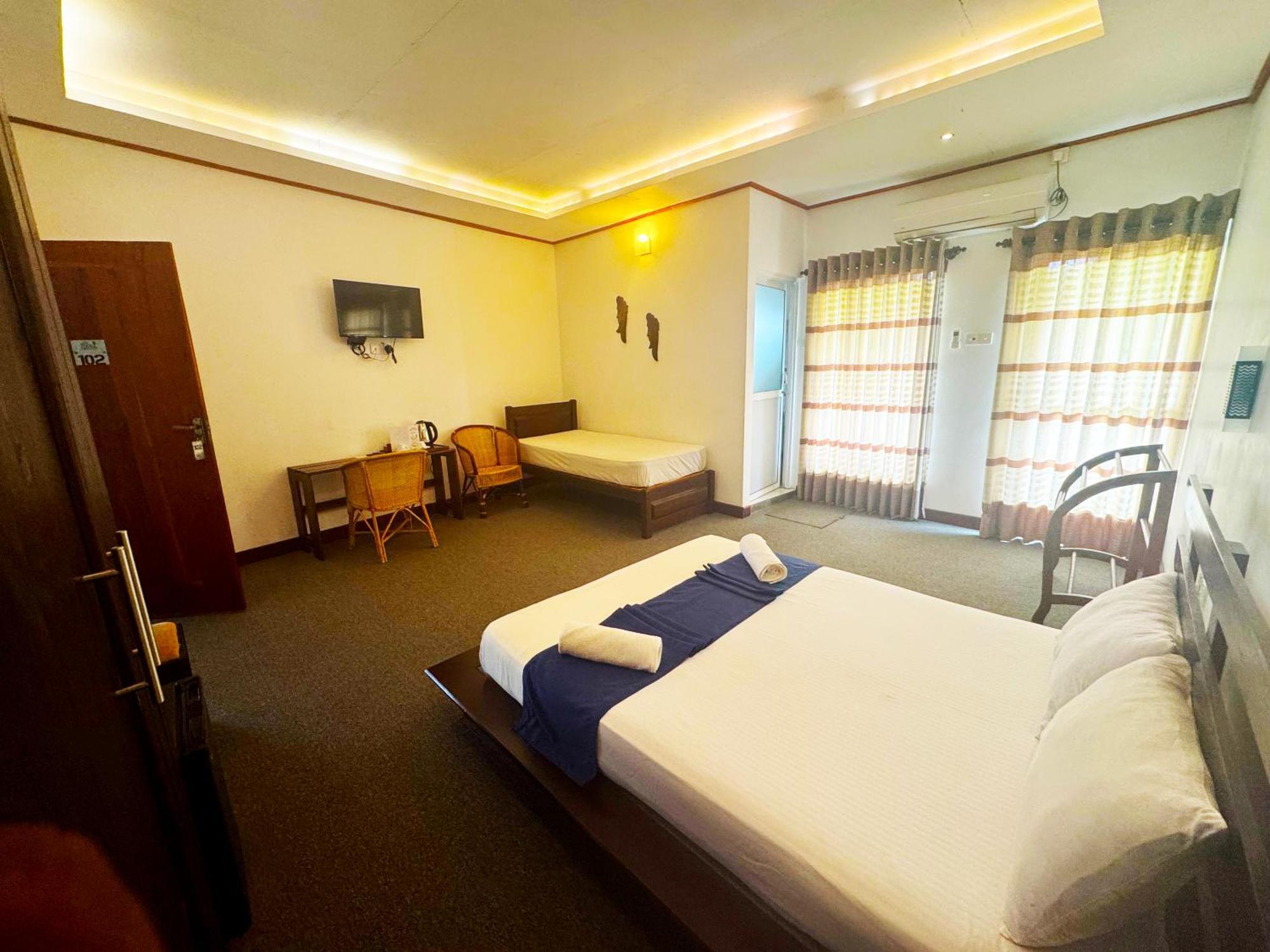 Nico Lagoon Hotel Negombo Exterior photo