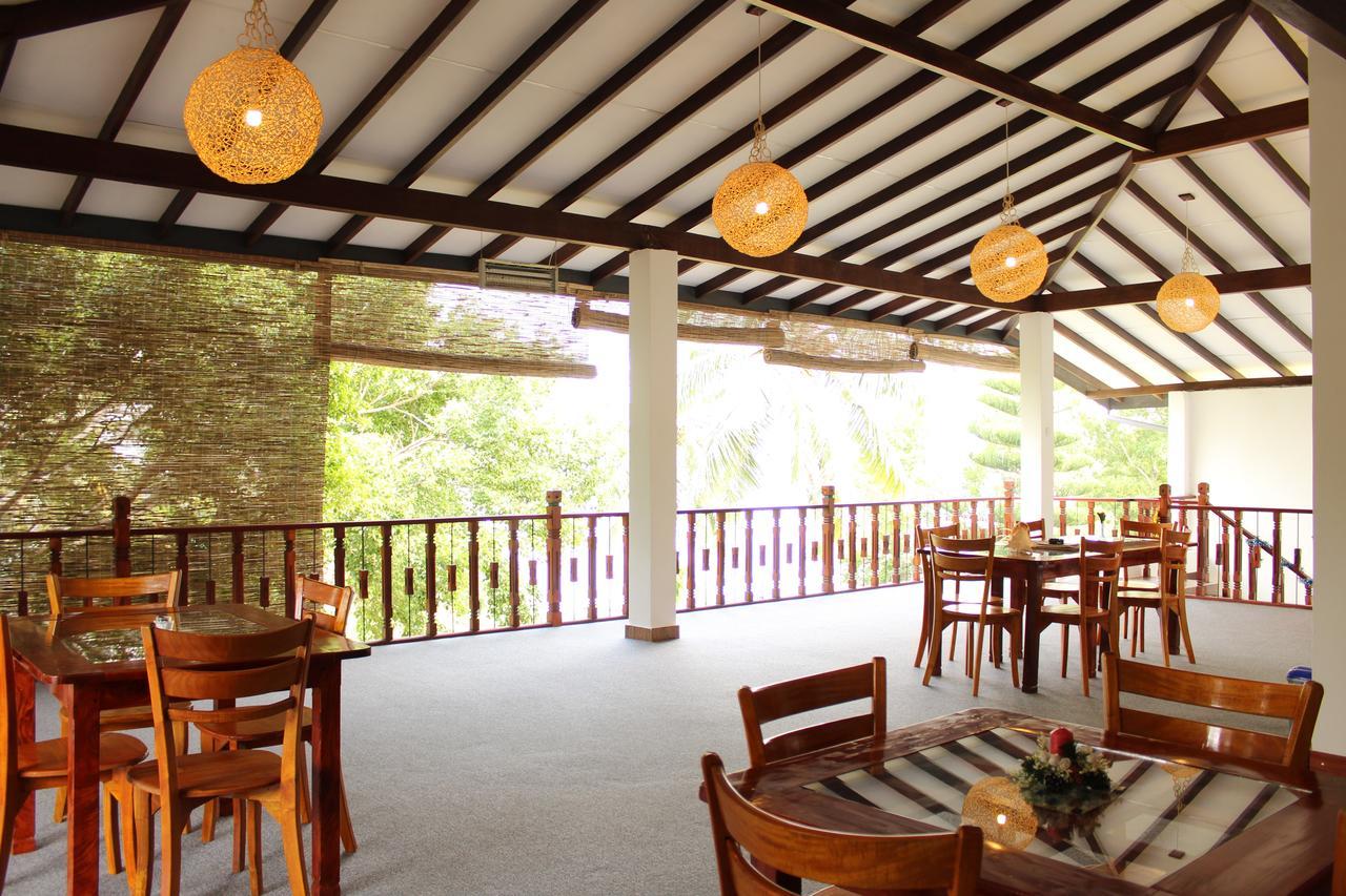 Nico Lagoon Hotel Negombo Exterior photo