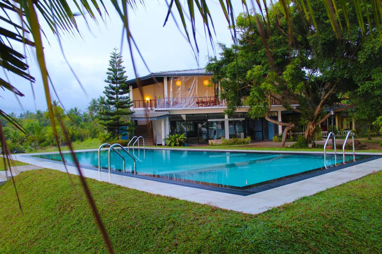 Nico Lagoon Hotel Negombo Exterior photo