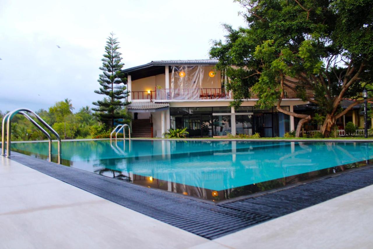 Nico Lagoon Hotel Negombo Exterior photo